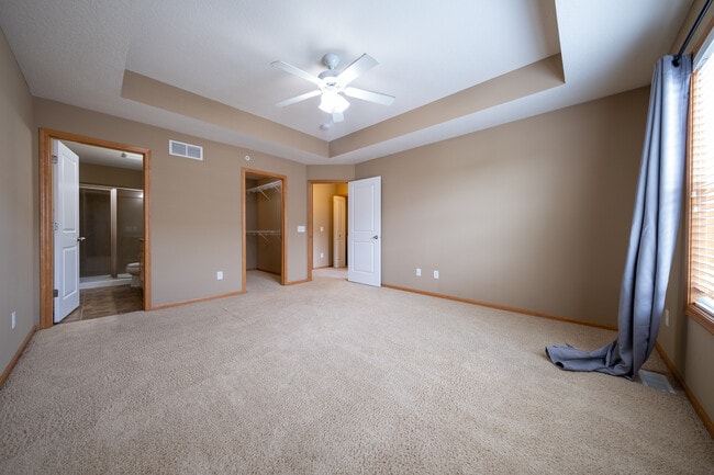 Building Photo - 9585 Madison Dr