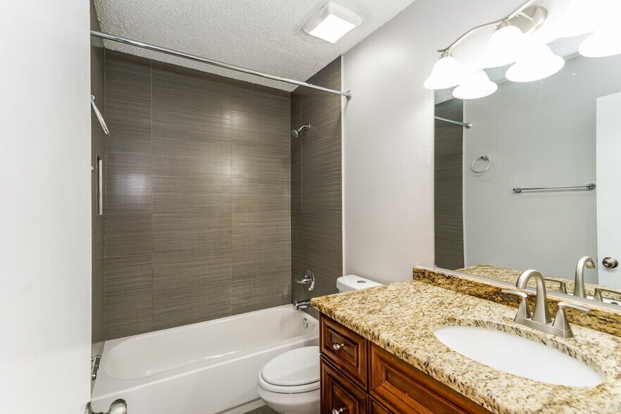 Building Photo - 11841 Hickorynut Dr