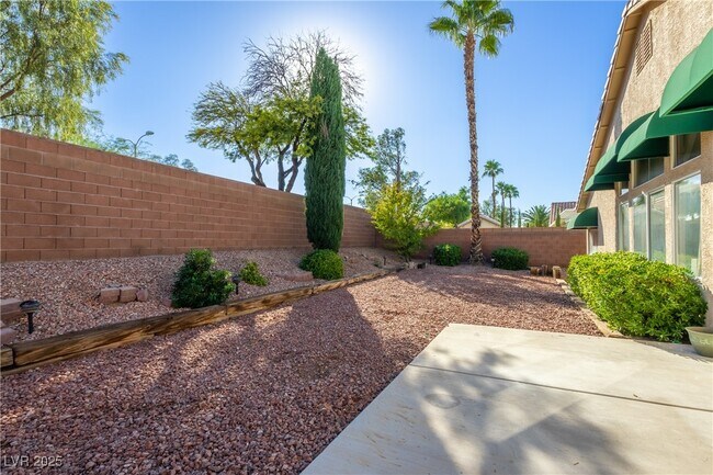 Building Photo - 2555 Sundew Ave