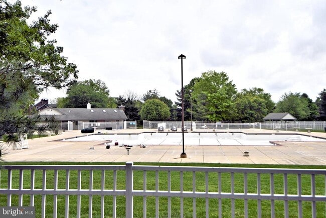 Building Photo - 1401 Society Pl