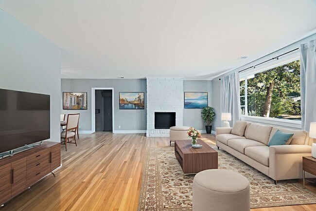 Building Photo - Peaceful Living in West Ashley!