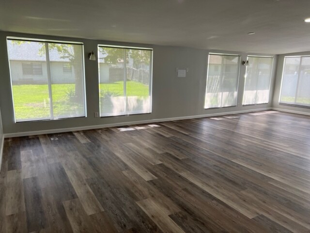 TV Room / Florida Room - 320 S Brighton Dr