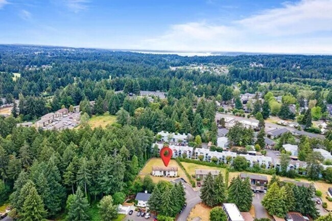 Primary Photo - 4 Plex near University Place, #B (PRICE REDUCED)