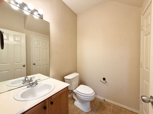Building Photo - 2224 Stonepark Pl