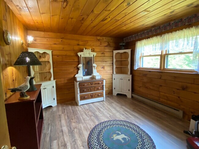 Bedroom - 1931 Middlebrook Rd