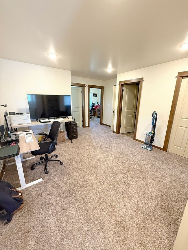 Building Photo - Southside Condo with Bridger Views