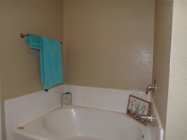Building Photo - 2612 Sierra Dr