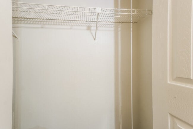 Building Photo - 2215 Hazyknoll Ln