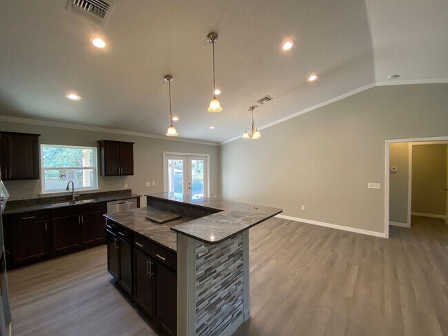 Building Photo - 10 Hemlock Cir Ct