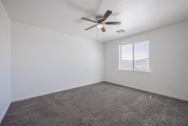 Building Photo - 1409 E Shangri La Rd