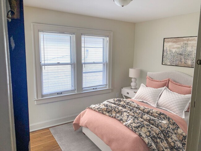 Building Photo - BRAND NEW UPDATES!  3 BEDROOMS / 1.5 BATHS...