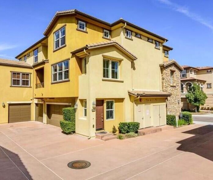 Primary Photo - 1415 Calabria St