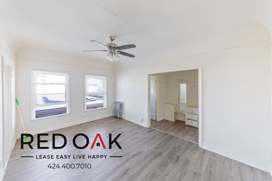 Building Photo - 400 S Kenmore Ave