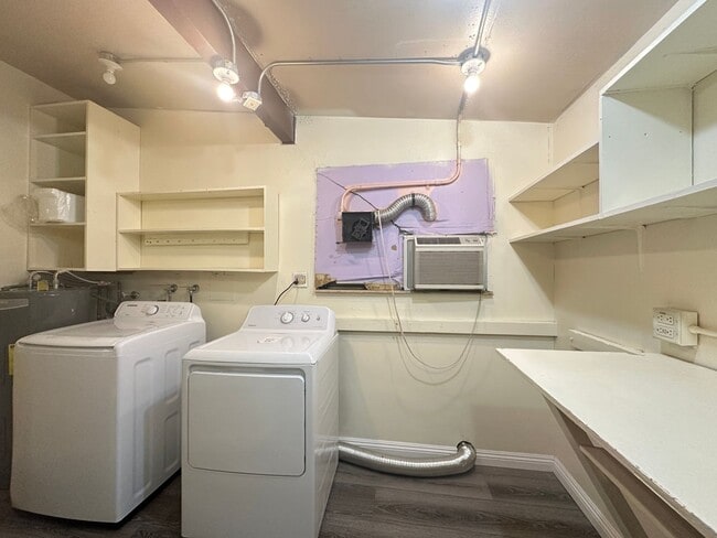 Building Photo - Washington & Jones