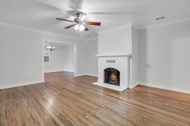 Building Photo - 2 Bedroom, 1 Bath home in Center of Richmond Hill - Richmond Hill close to Ft. Stewart and HAAF