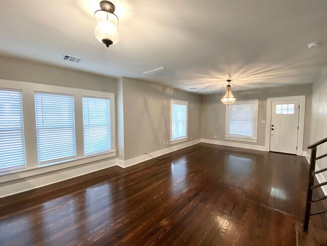 Building Photo - Swan Lake Luxury Bungalow