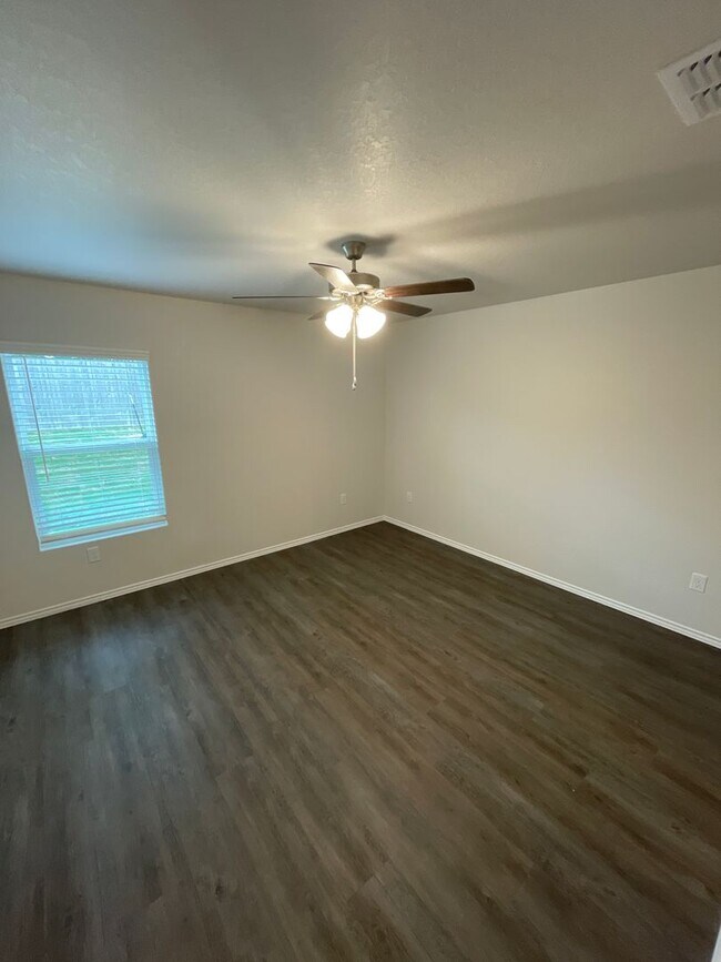 Building Photo - Now Pre-Leasing: Spacious 4-Bedroom, 2-Bath Home Available Soon
