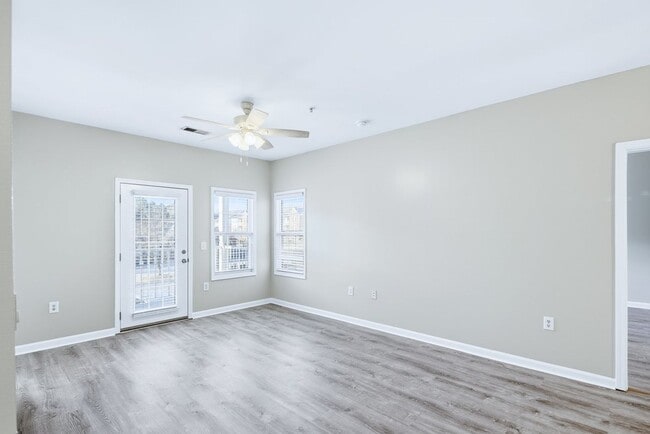 Building Photo - 2 Bedrooms 2 Bathrooms Condo