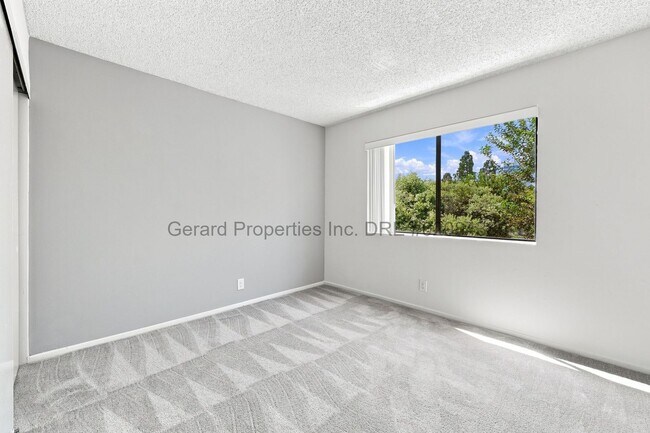 Building Photo - 16762 Viewpoint Ln