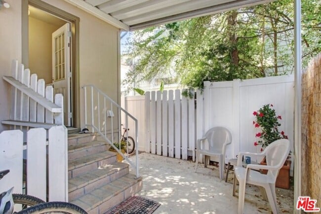 Building Photo - 196 Cherokee