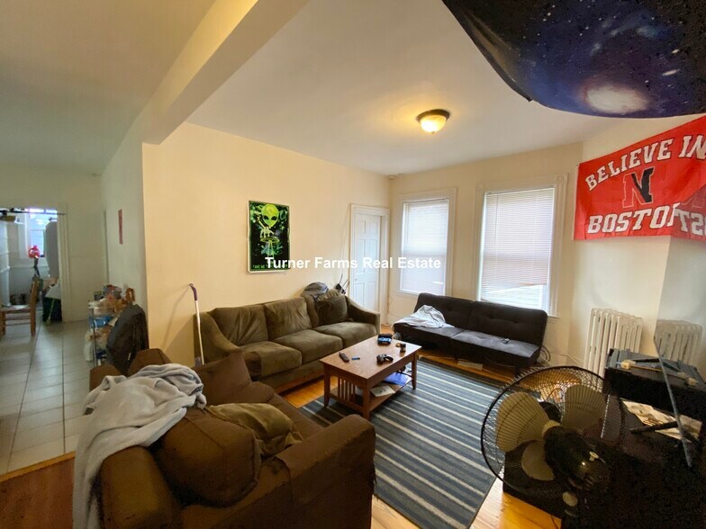 Primary Photo - 17 Sachem St