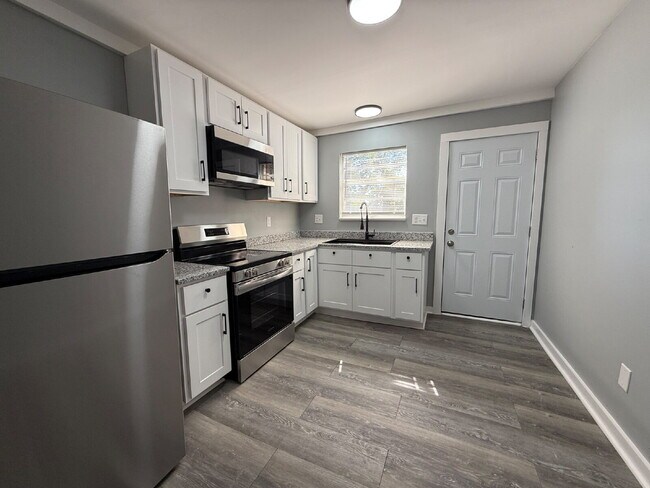 Building Photo - 1/2 off one month!!!  Call for details, Section 8 accepted. 2-Bedroom Apartment in Huntsville - P...