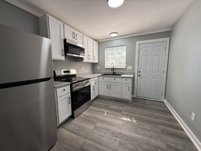 Building Photo - 1/2 off one month!!!  Call for details, Section 8!!! Charming 2-Bed Sanctuary in Huntsville – Coz...