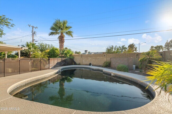 Building Photo - 2548 N 68th Pl