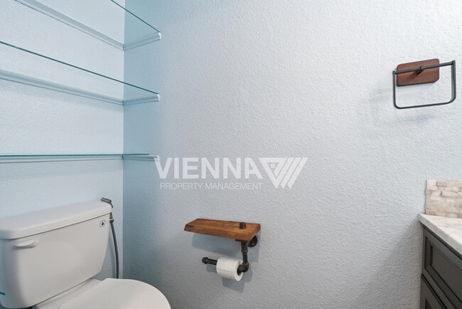 Building Photo - 2212 Thurton Dr