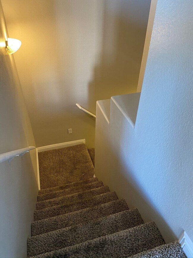 Building Photo - AMAZING 2 STORY TOWNHOME LOCATED IN A GATED COMMUNITY!