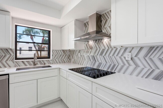 Building Photo - 1222 Hillsboro Mile