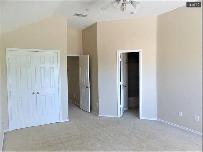 Building Photo - 5405 Crimson Oaks Dr