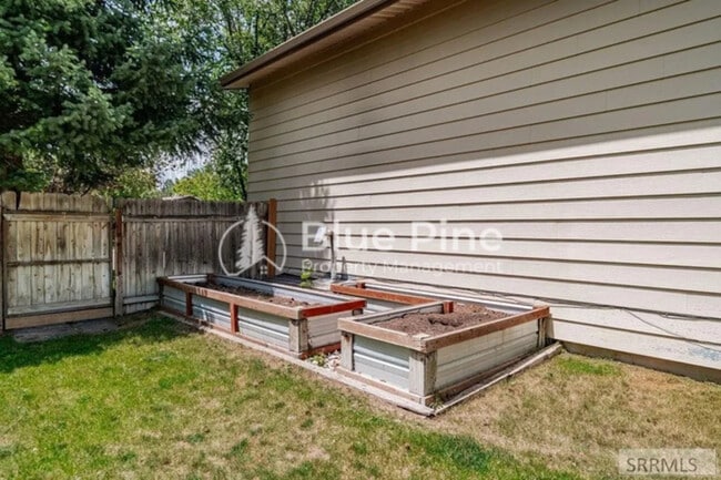 Building Photo - 648 Buckboard Ln