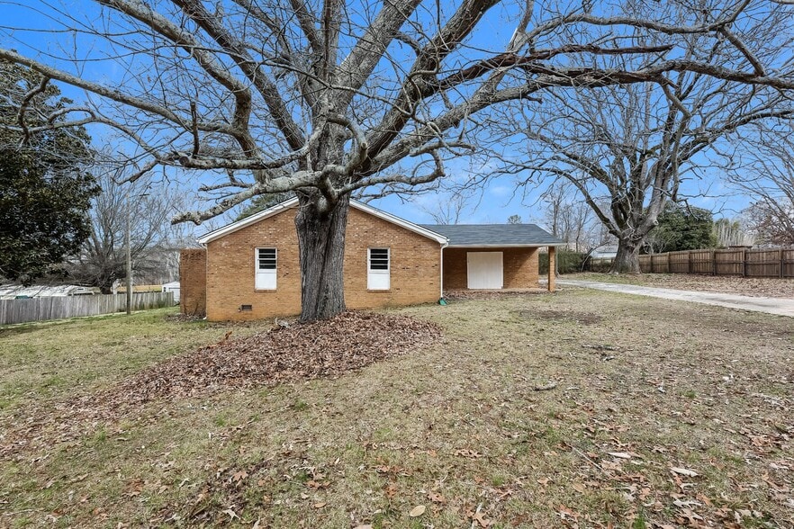 Building Photo - 108 Golden Grove Cir