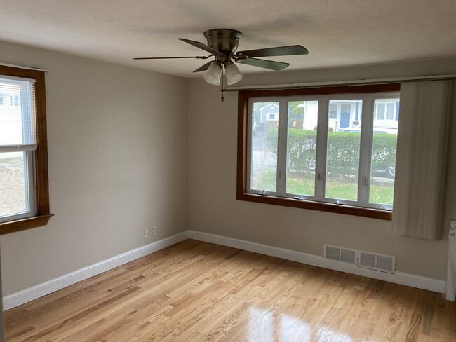 Living room - 53 Sagamore Rd