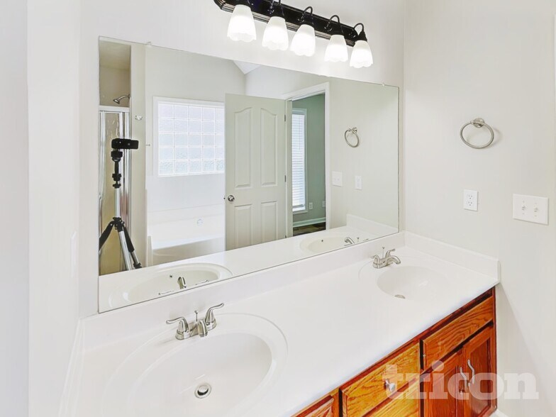 Building Photo - 775 Vera Dr