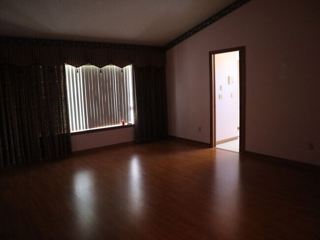 Building Photo - Beautiful Brick Home in Crystal Lakes Estate Call Carole Arcaro 386-216-4900 Deltona Lakes Realty