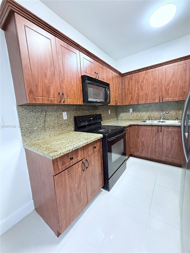 Building Photo - 16618 NW 73rd Ave