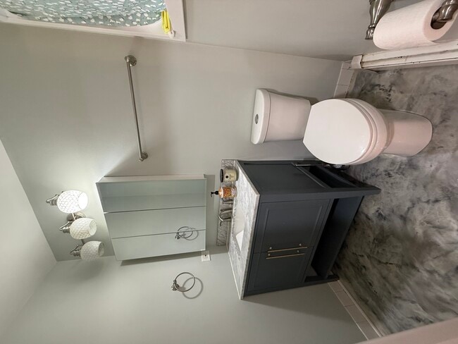 Building Photo - 5140 W 87th St