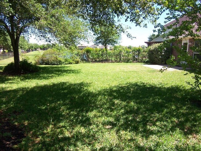 Building Photo - 25910 N Lakefair Dr