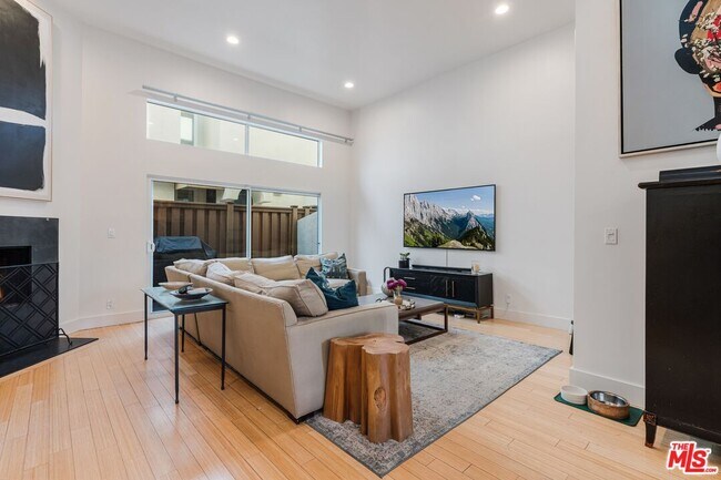 Building Photo - 940 14th St