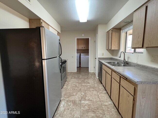 Building Photo - 10939 W Saratoga Cir