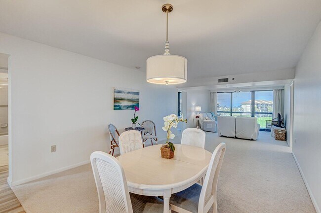 Building Photo - 601 S Seas Dr