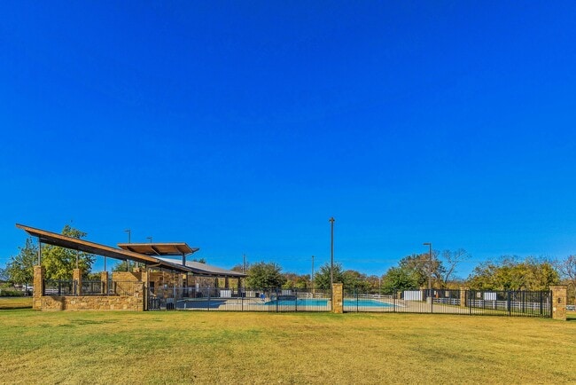 Building Photo - 5912 Eden Dr