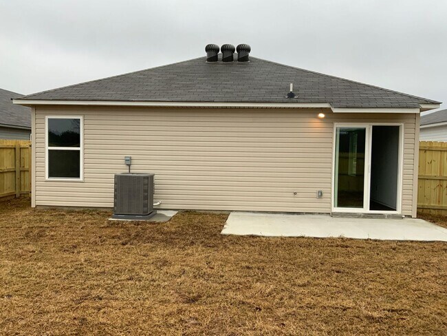 Building Photo - 8101 Donna Dr