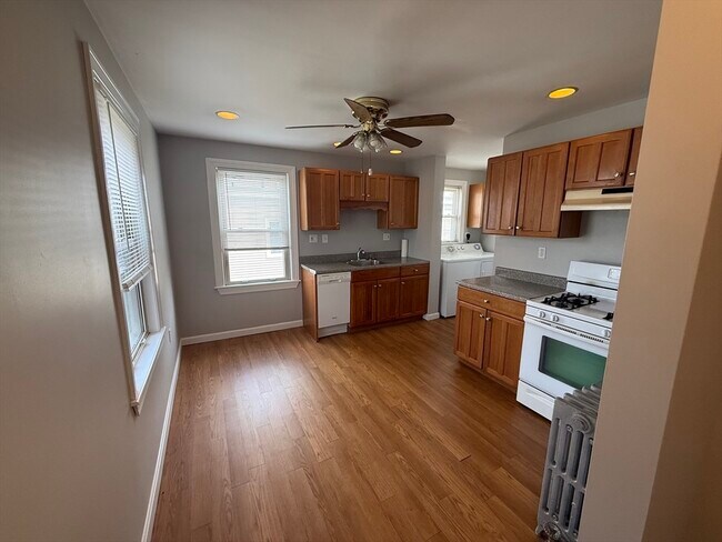 Building Photo - 66 Brock St