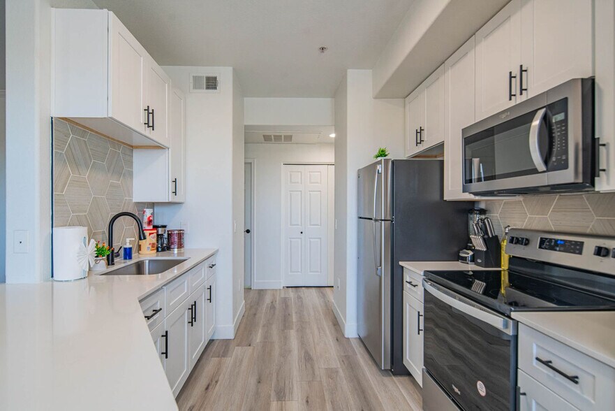 Building Photo - 7455 N 95th Ave