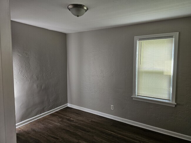 Building Photo - 2609 Avalon Pl