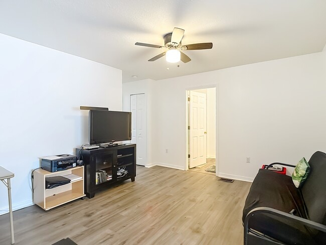 Building Photo - 9856 Ashburn Lake Dr