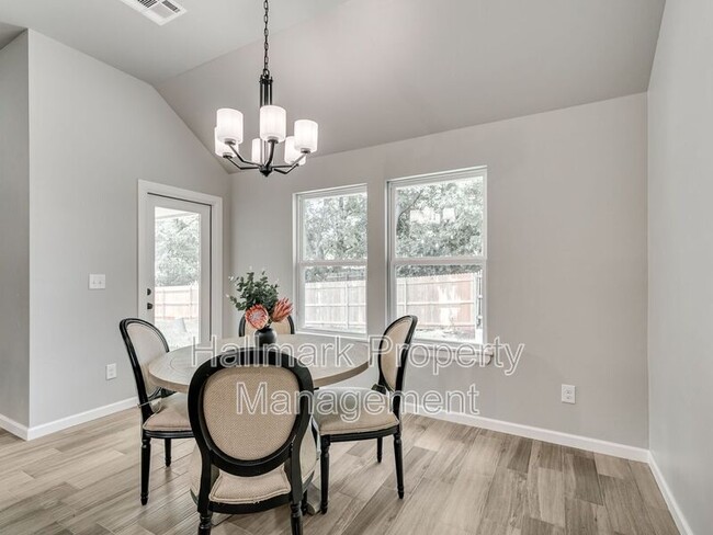 Building Photo - 1007 Magnolia Dr